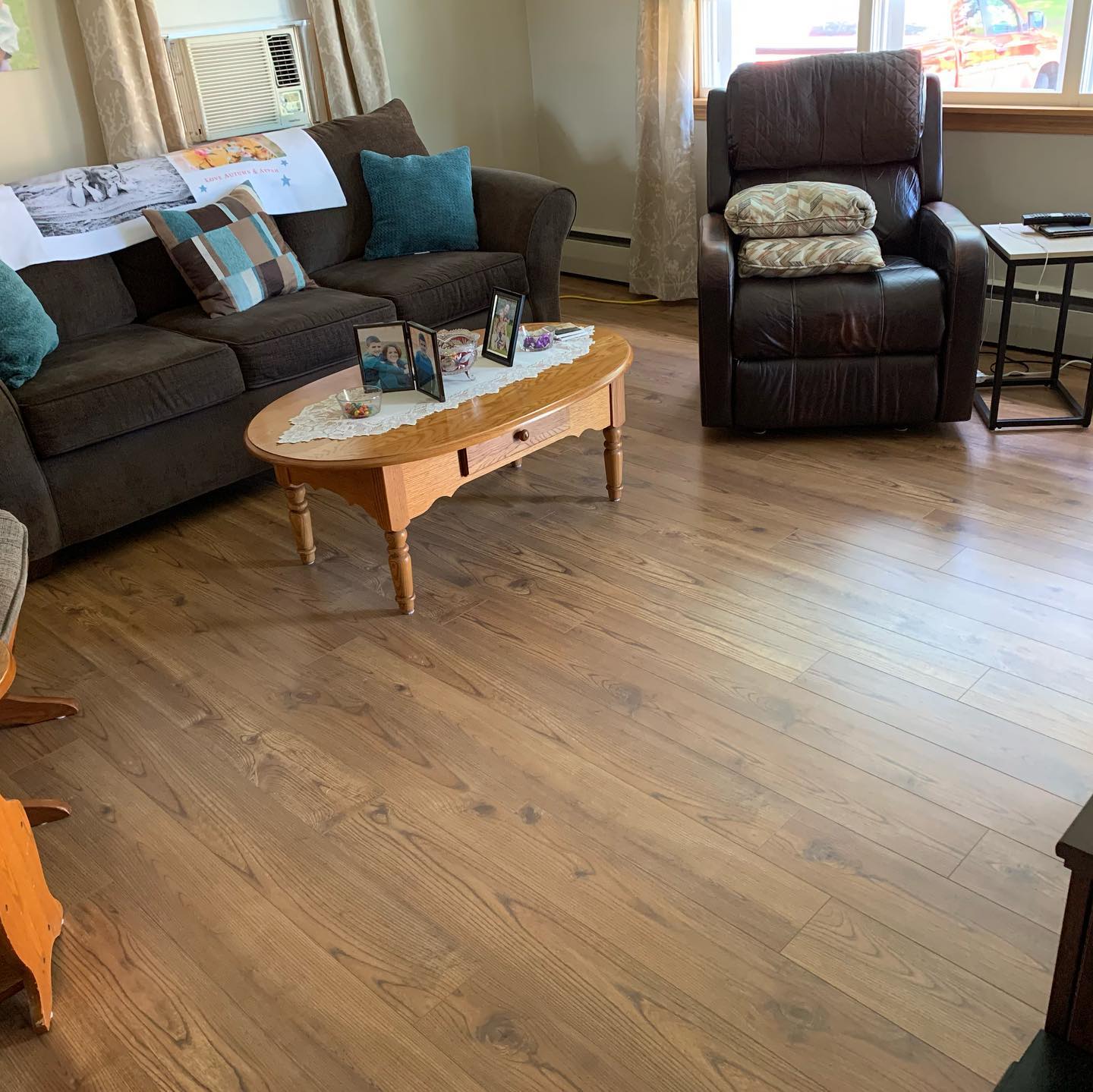 Cozy living room with wooden flooring and comfortable seating.